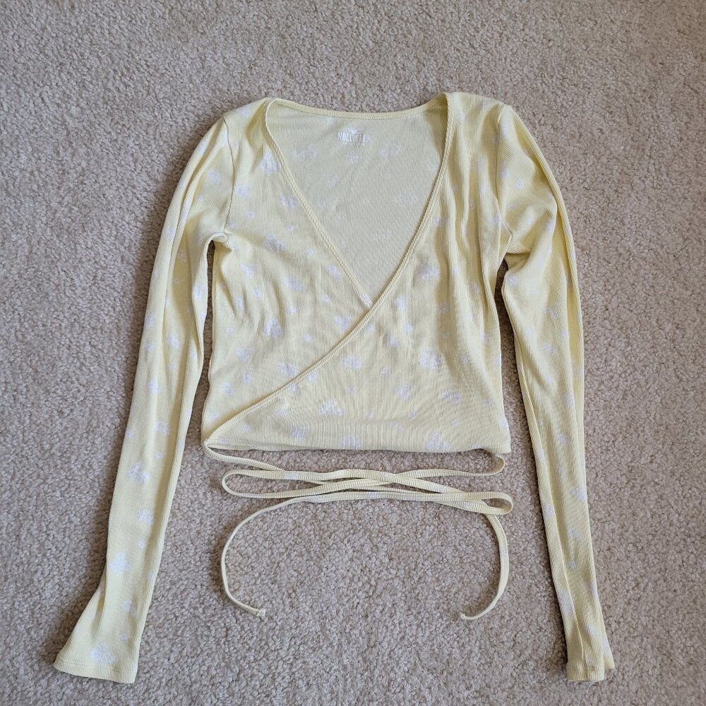 Hollister Butter Yellow Ribbed Wrap Tie Top Size M Floral Long Sleeve Soft Girl